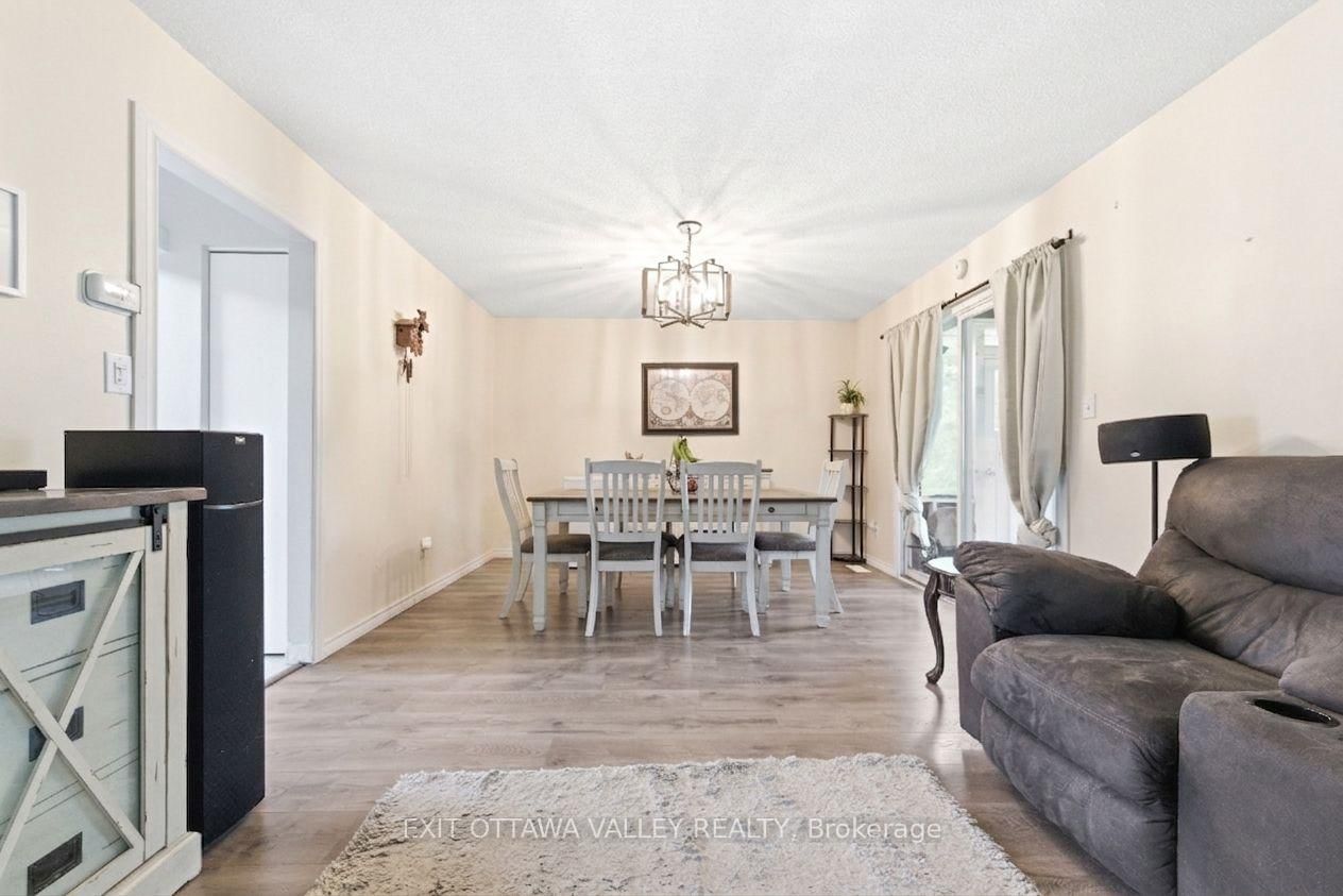 13 Tamarack Street • Deep River, ON photo 3