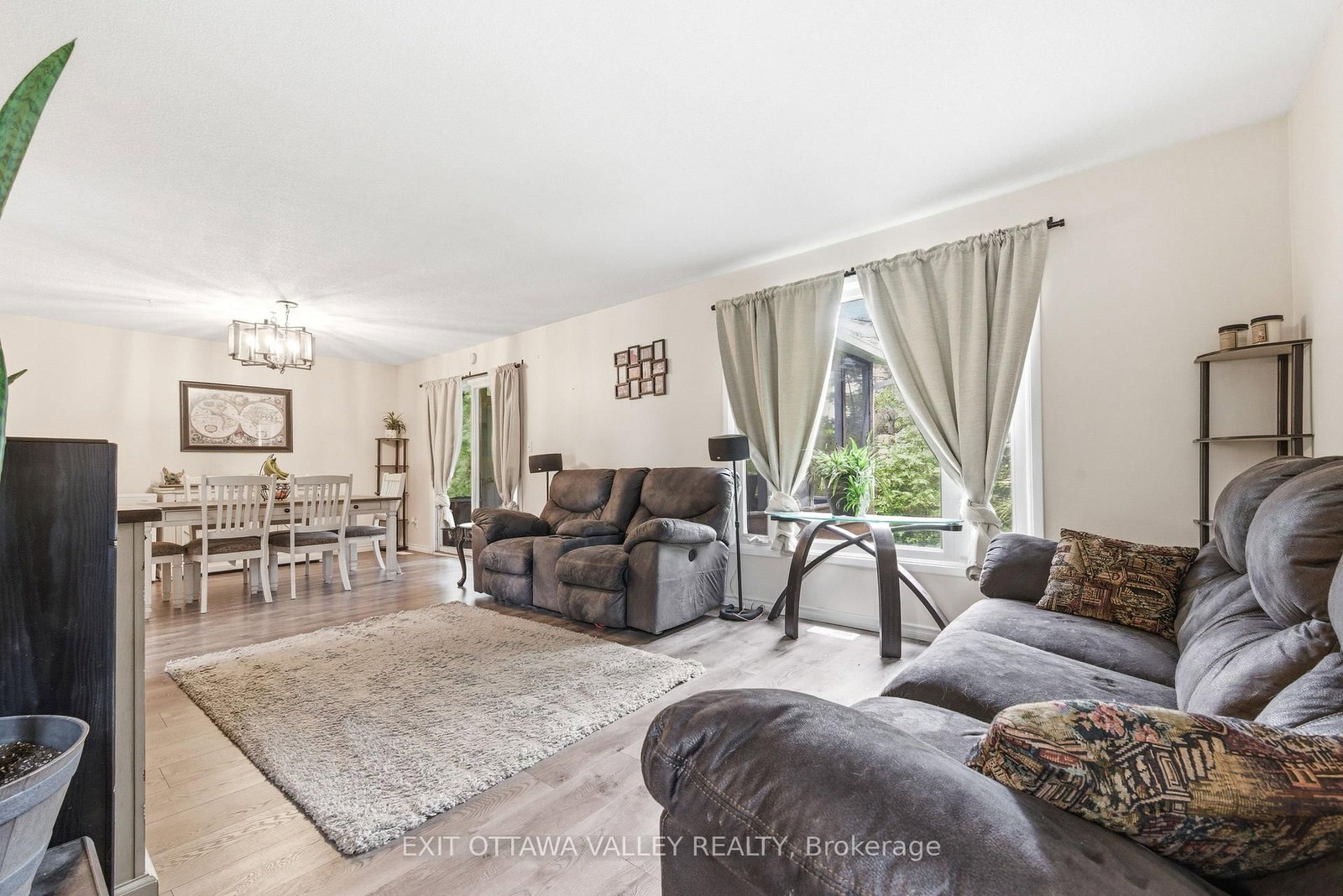 13 Tamarack Street • Deep River, ON photo 4