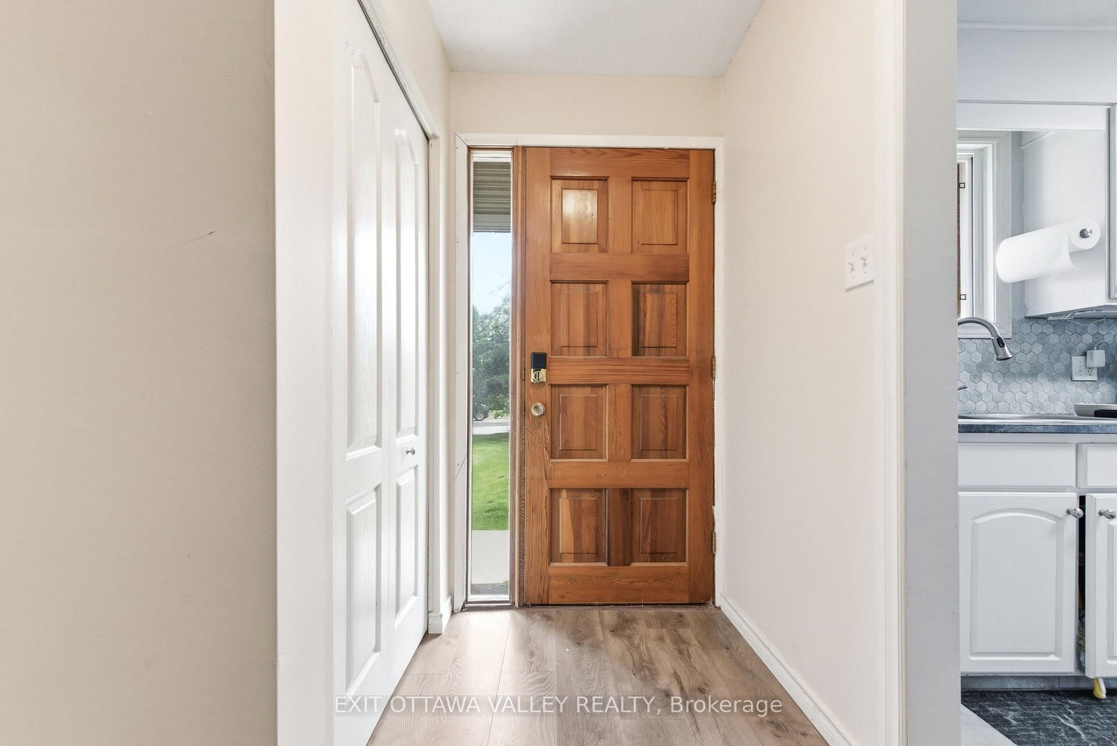 13 Tamarack Street • Deep River, ON photo 8