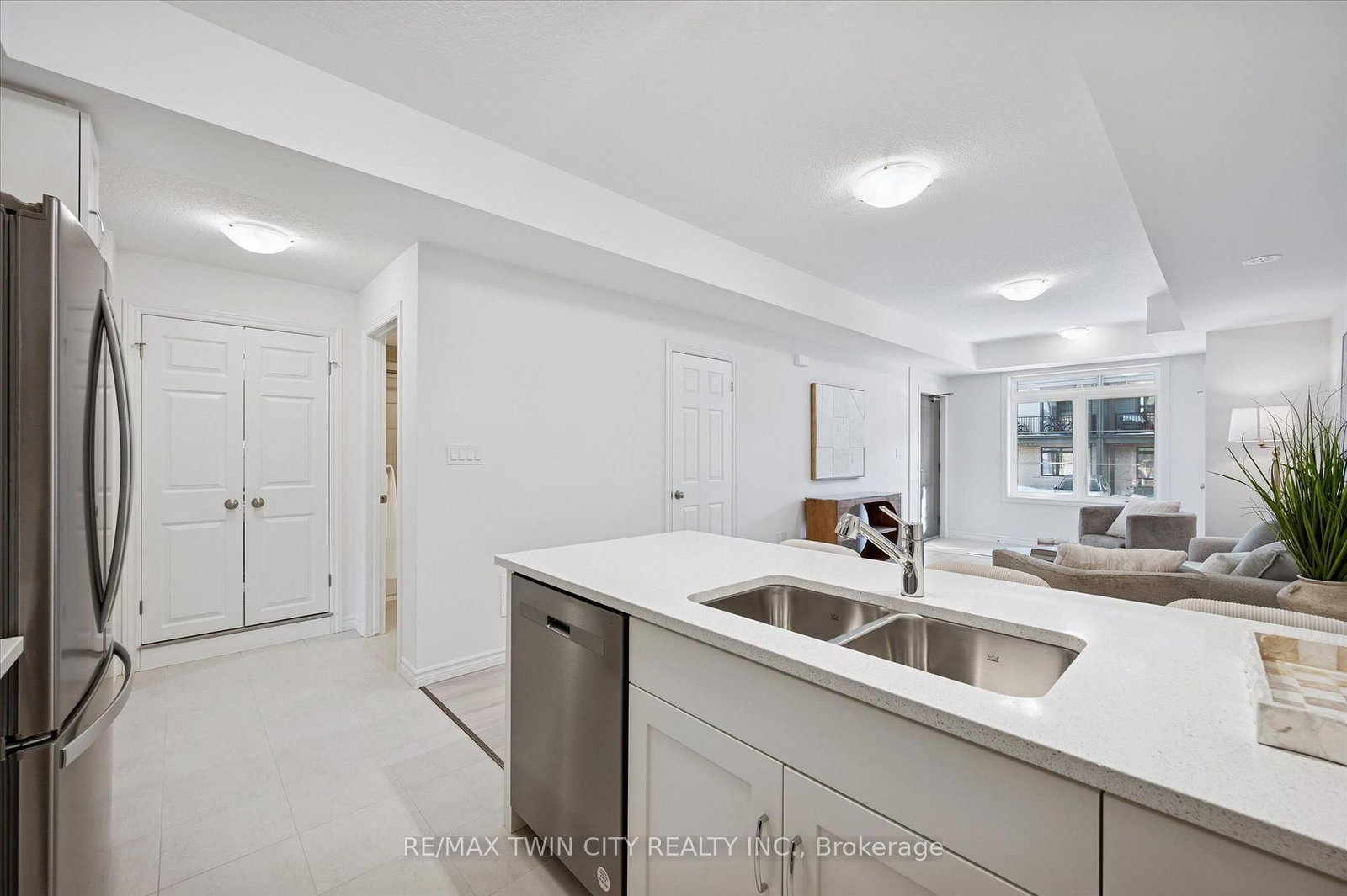 73 Lomond Lane • Kitchener, ON photo 12