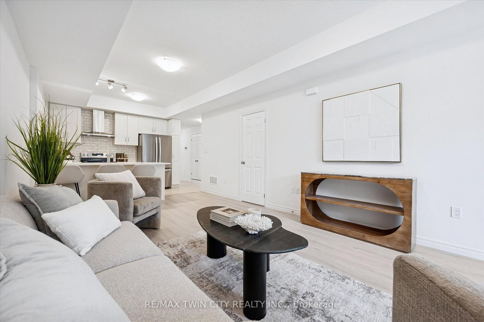 73 Lomond Lane • Kitchener, ON photo 3