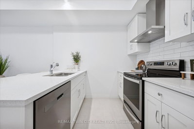 73 Lomond Lane • Kitchener, ON photo 9