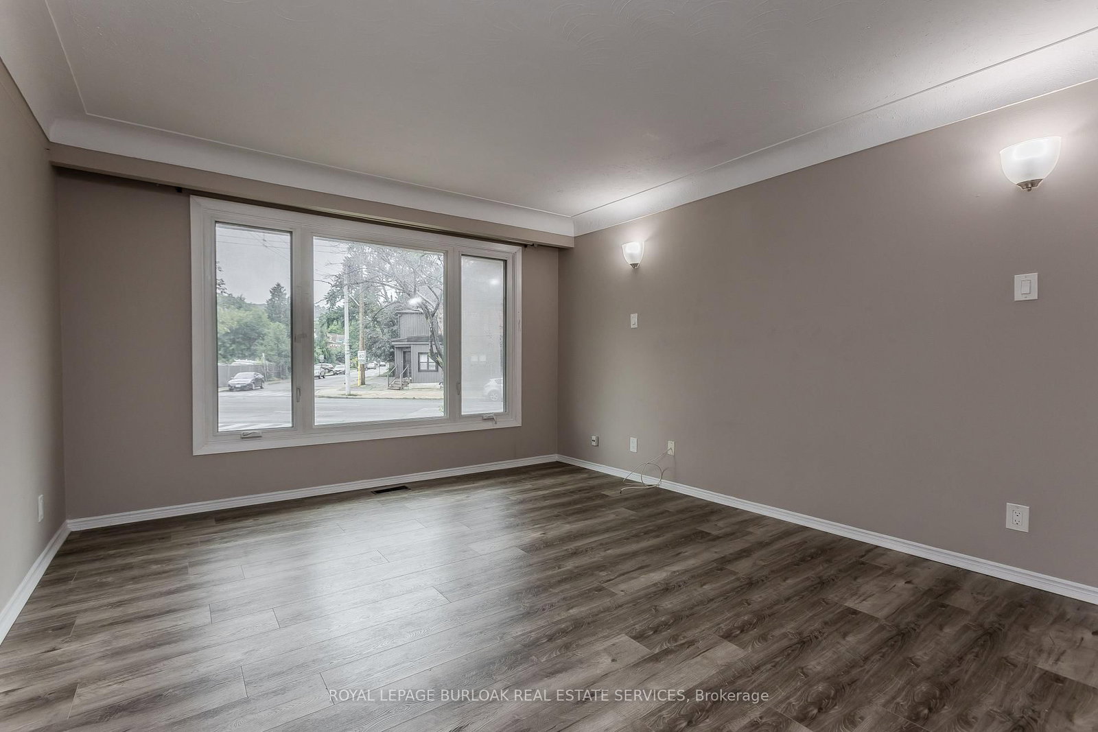 307 Dunsmure Road • Hamilton, ON photo 5