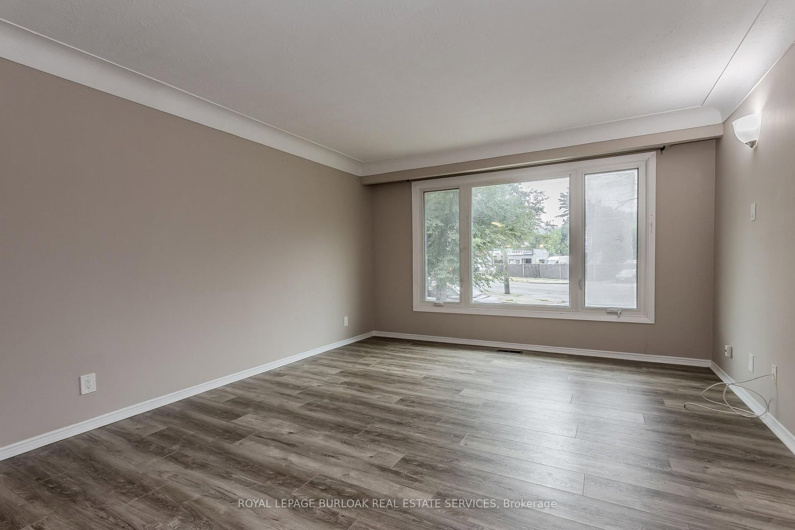 307 Dunsmure Road • Hamilton, ON photo 9