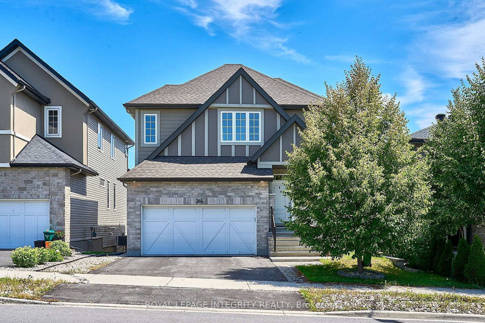 Front view of 384 Huntsville Drive, Ottawa