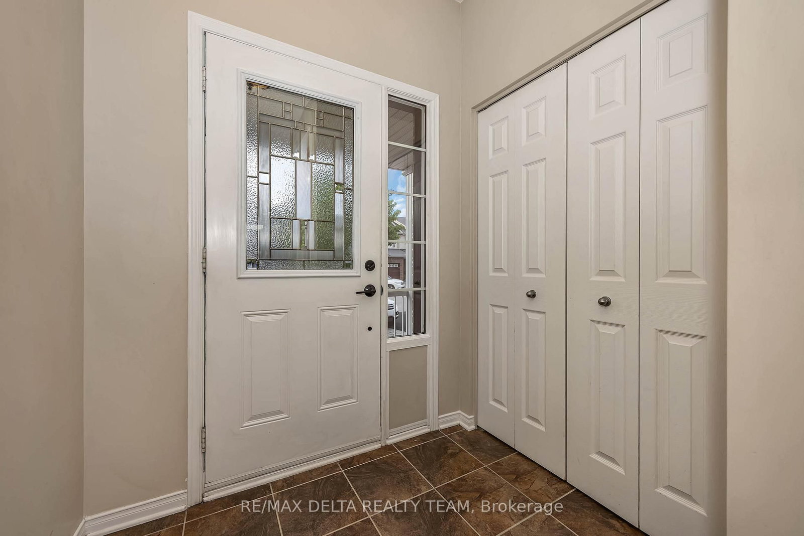 253 Cityview Crescent • Ottawa, ON photo 5