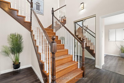 57 Yellow Birch Drive • Kitchener, ON photo 6