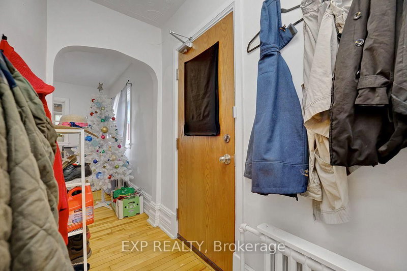 108 Lebreton Street N
