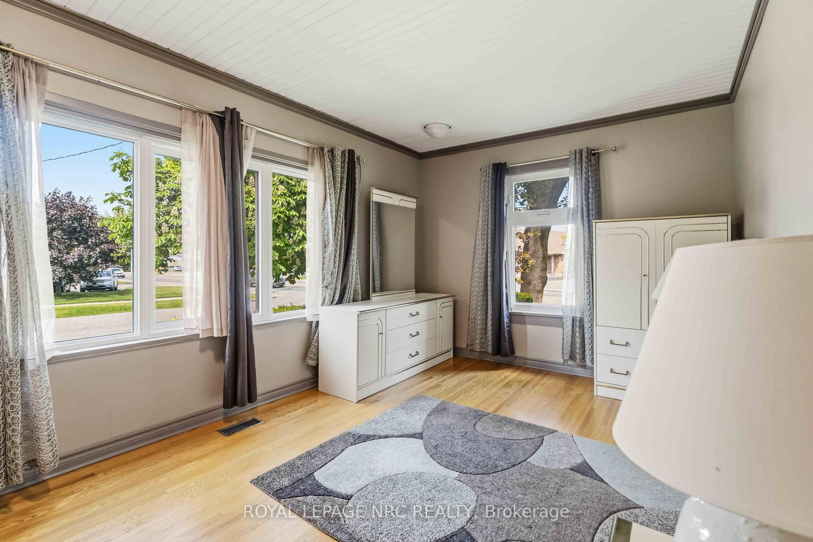 304 Scott Street S • St. Catharines, ON photo 8