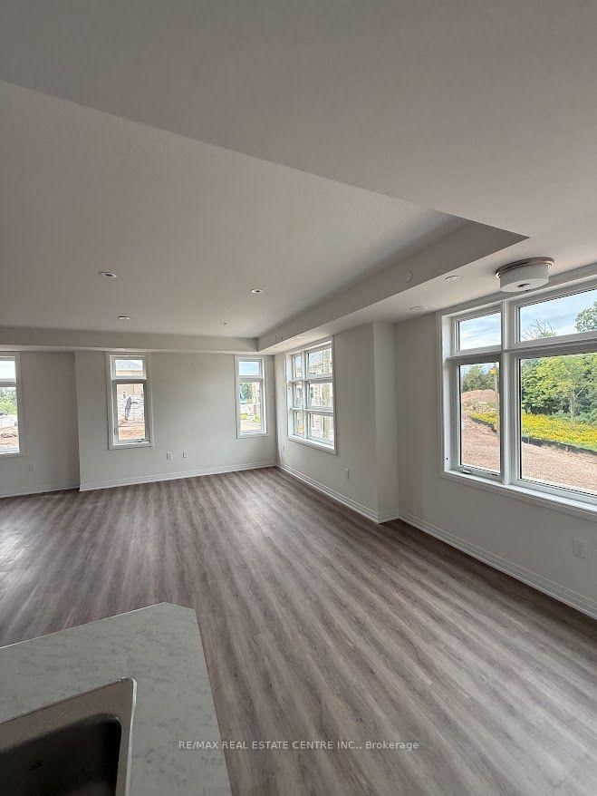933 North Waterdown Drive, Hamilton 3