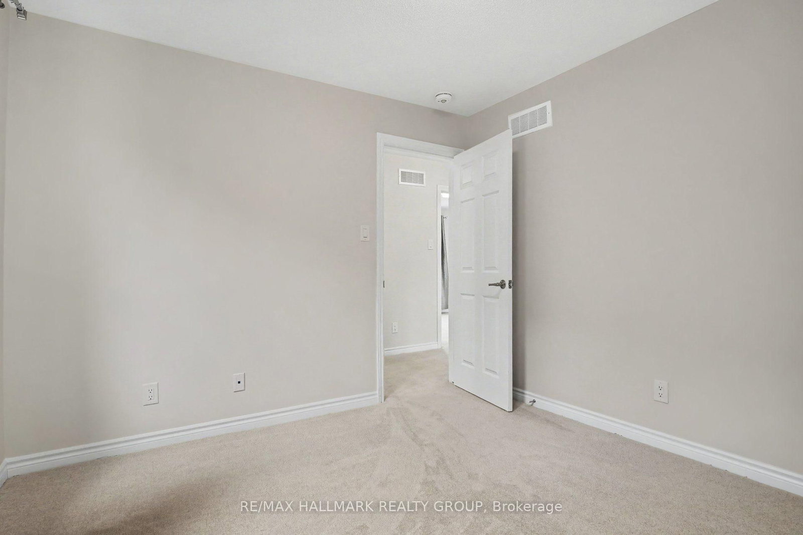 240 Sweetvalley Drive • Orleans, ON photo 28