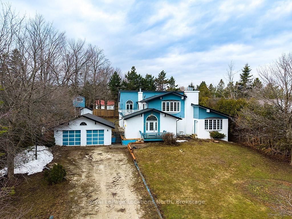 252 Swiss Meadows Boulevard • Blue Mountains, ON photo 1