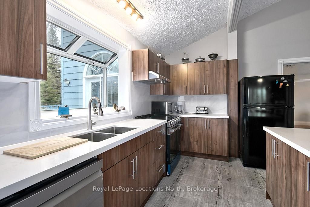 252 Swiss Meadows Boulevard • Blue Mountains, ON photo 9