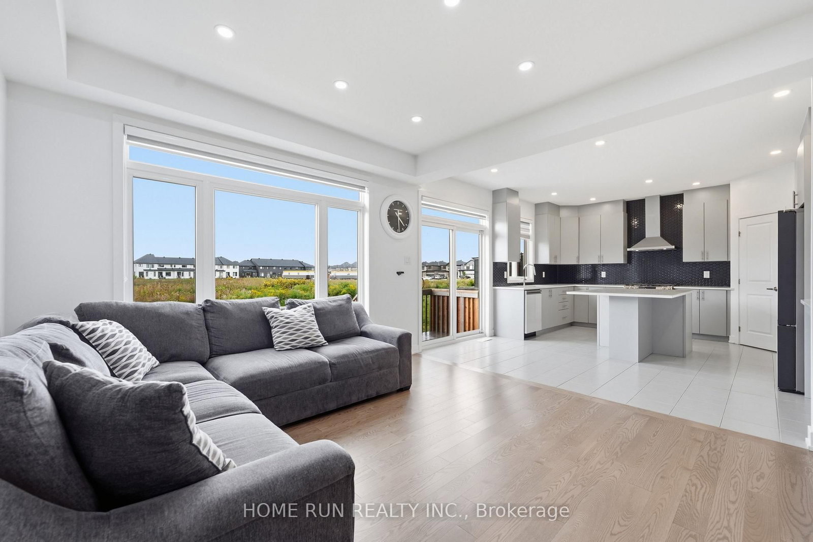 912 Duxbury Lane • Ottawa, ON photo 14