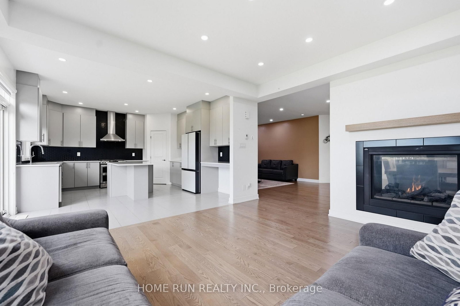 912 Duxbury Lane • Ottawa, ON photo 15