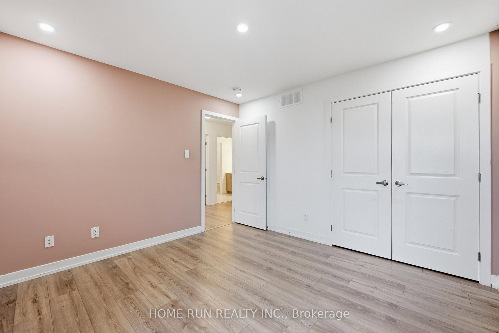 912 Duxbury Lane • Ottawa, ON photo 33