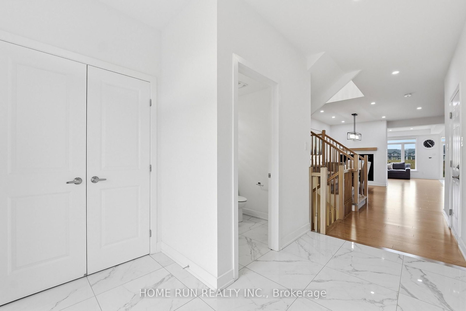912 Duxbury Lane • Ottawa, ON photo 4