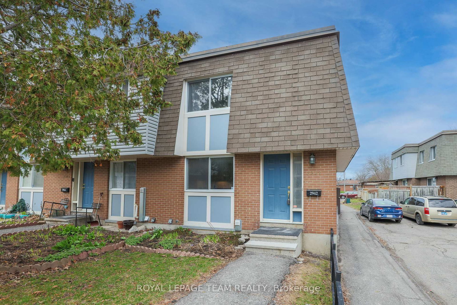 Front view of 2942 Fairlea Crescent, Ottawa