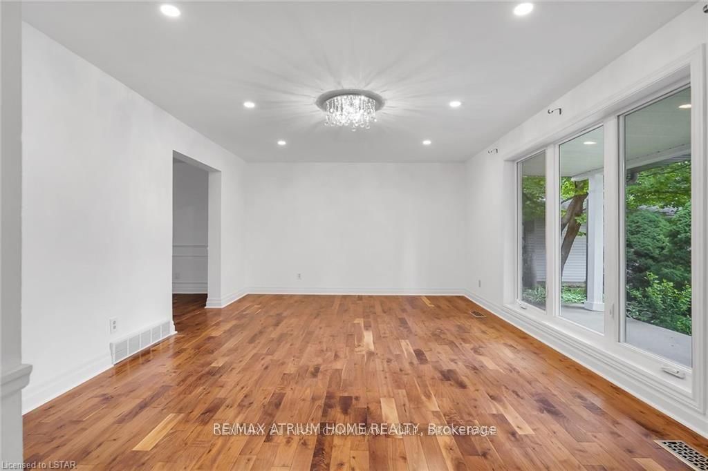 40 Stuyvesant Place • London South, ON photo 3