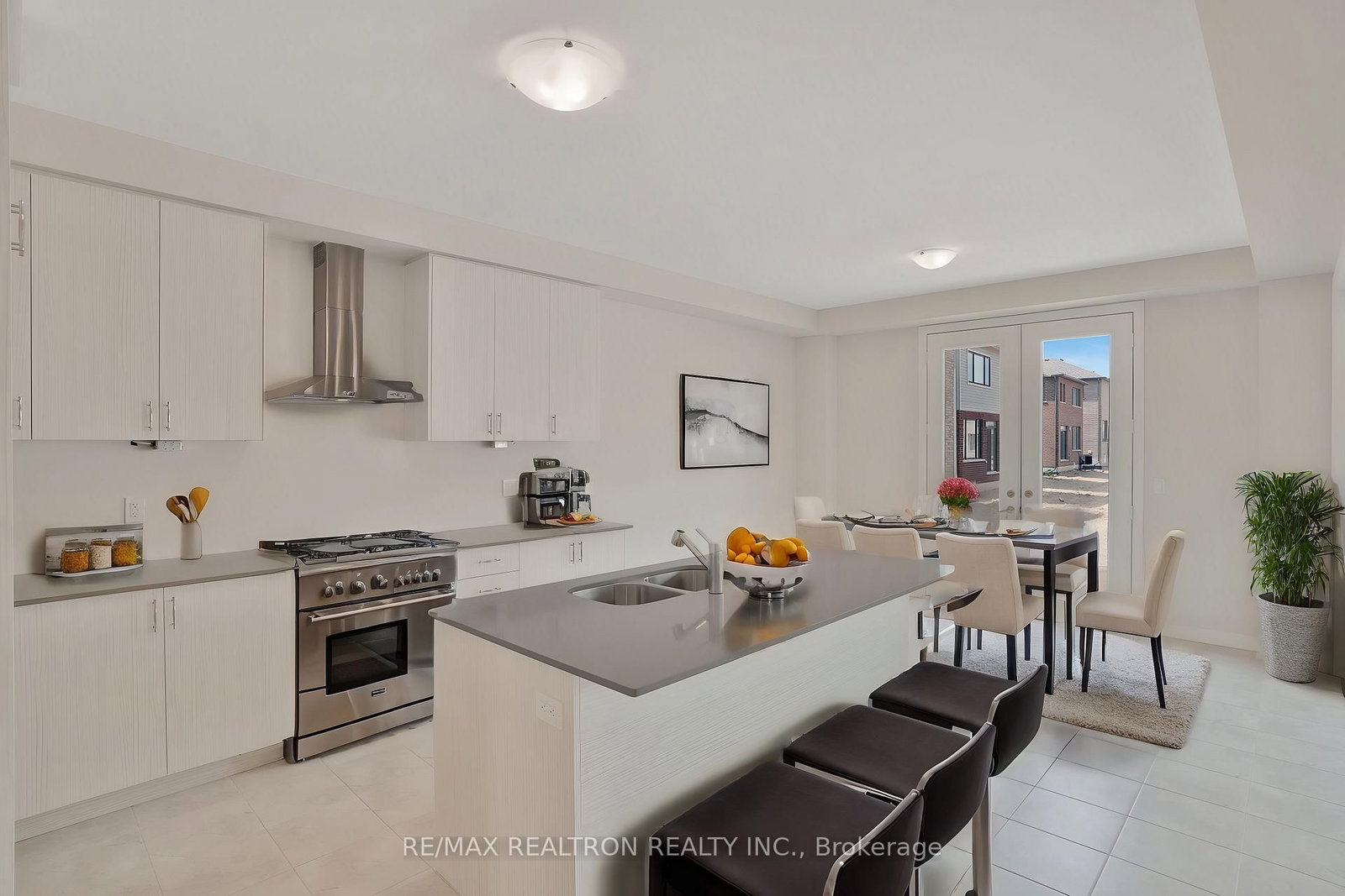 184 Leslie Davis Street • North Dumfries, ON photo 4