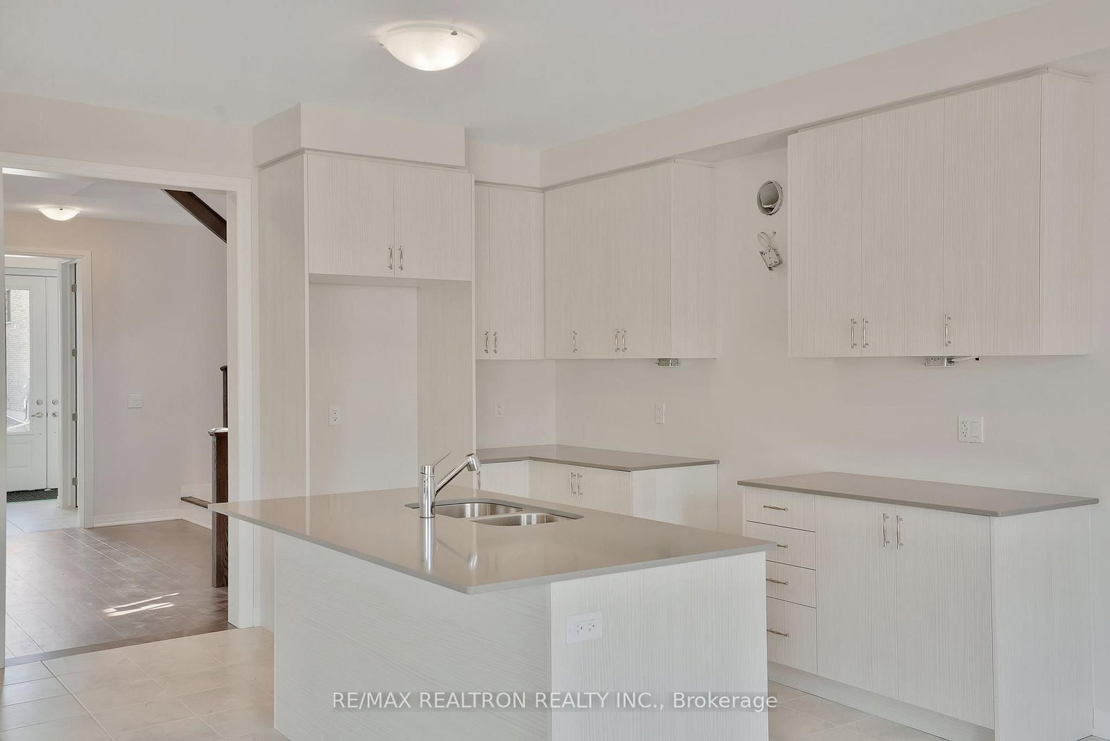 184 Leslie Davis Street • North Dumfries, ON photo 5