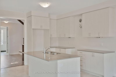 184 Leslie Davis Street • North Dumfries, ON photo 5