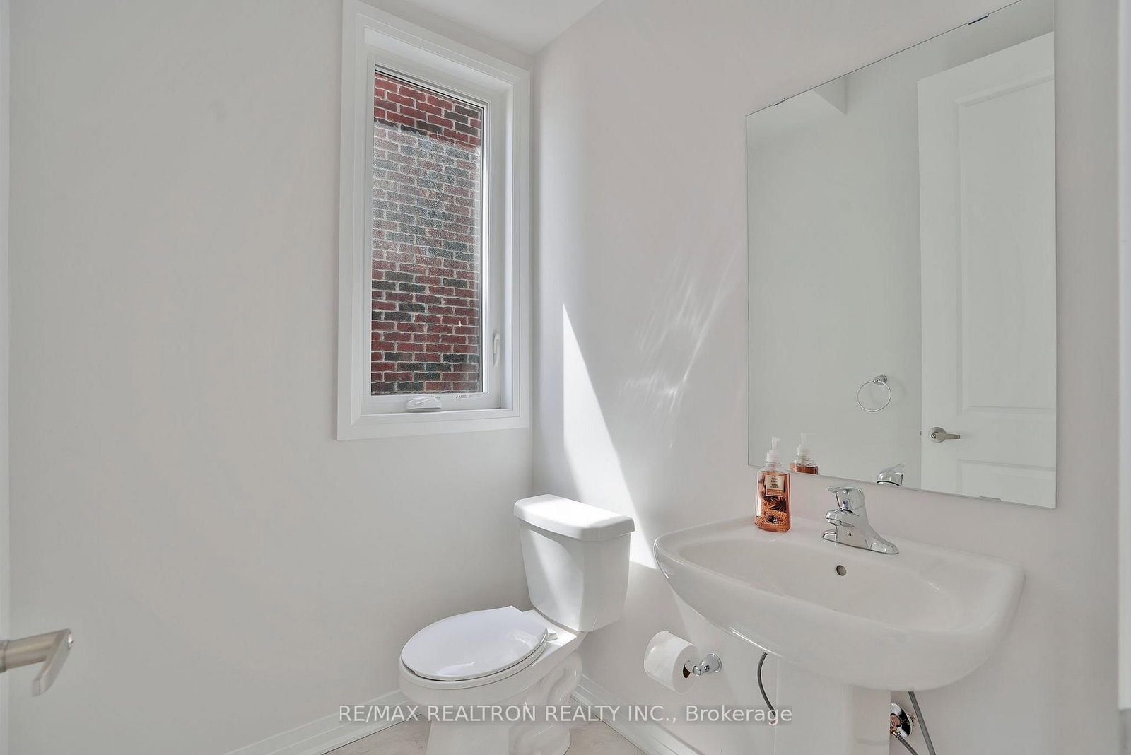 184 Leslie Davis Street • North Dumfries, ON photo 9