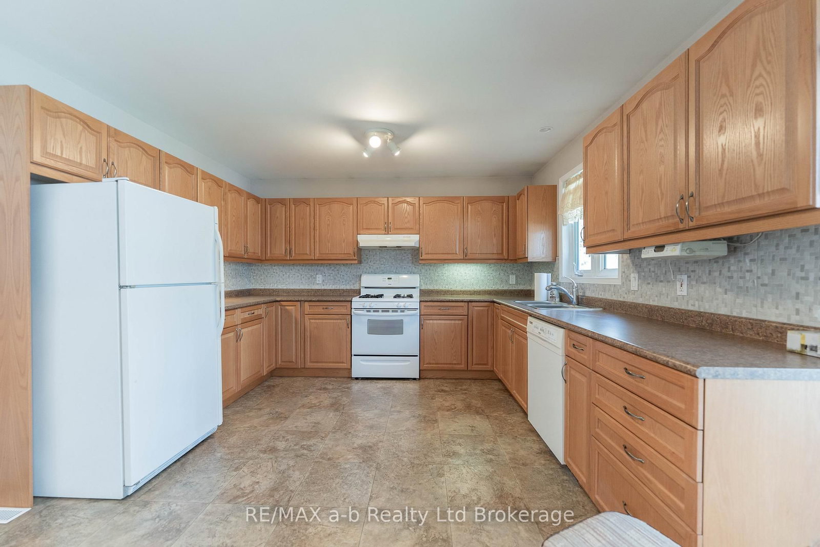 44 Beech Boulevard • Tillsonburg, ON photo 13