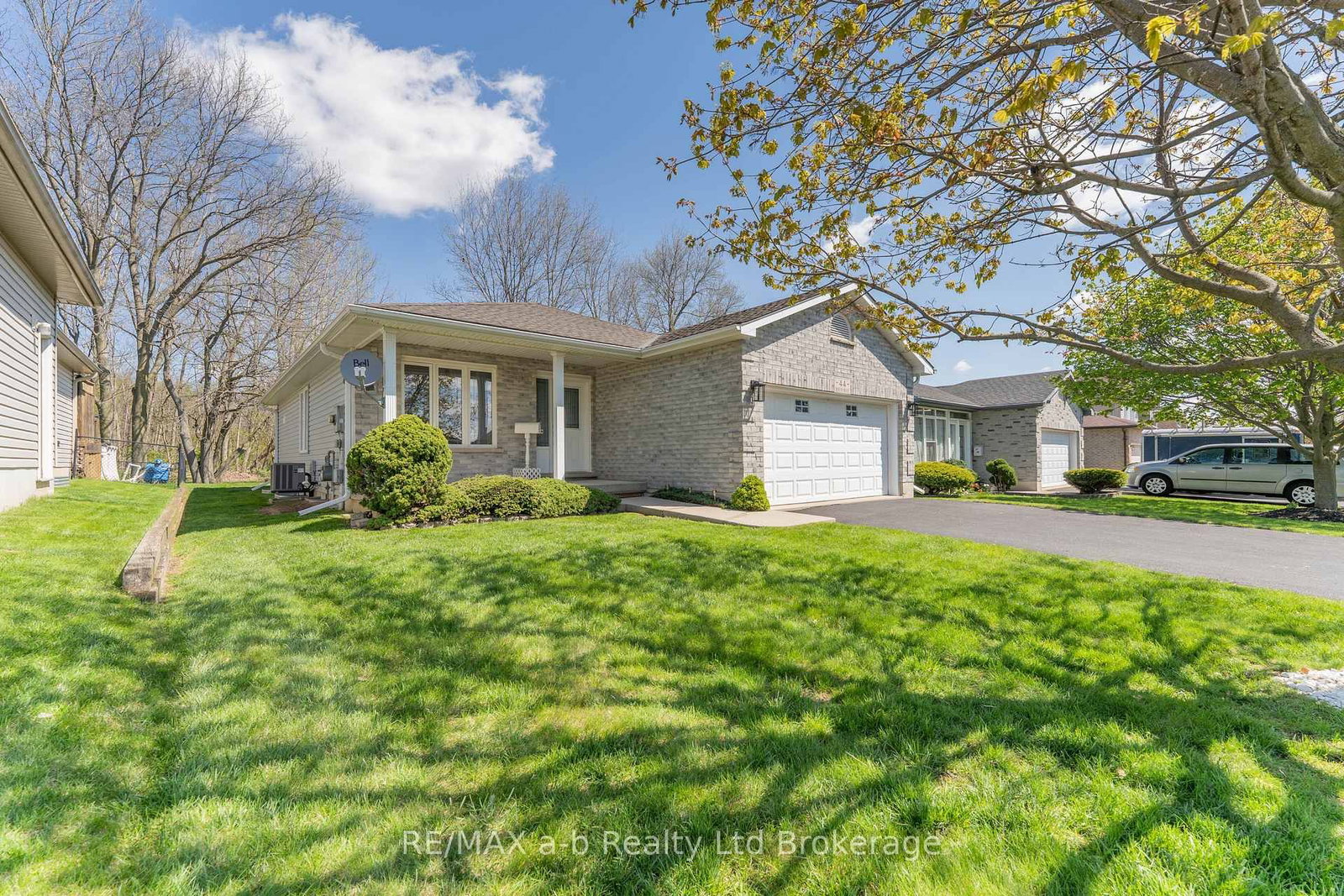 44 Beech Boulevard • Tillsonburg, ON photo 4