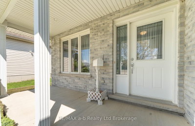 44 Beech Boulevard • Tillsonburg, ON photo 5