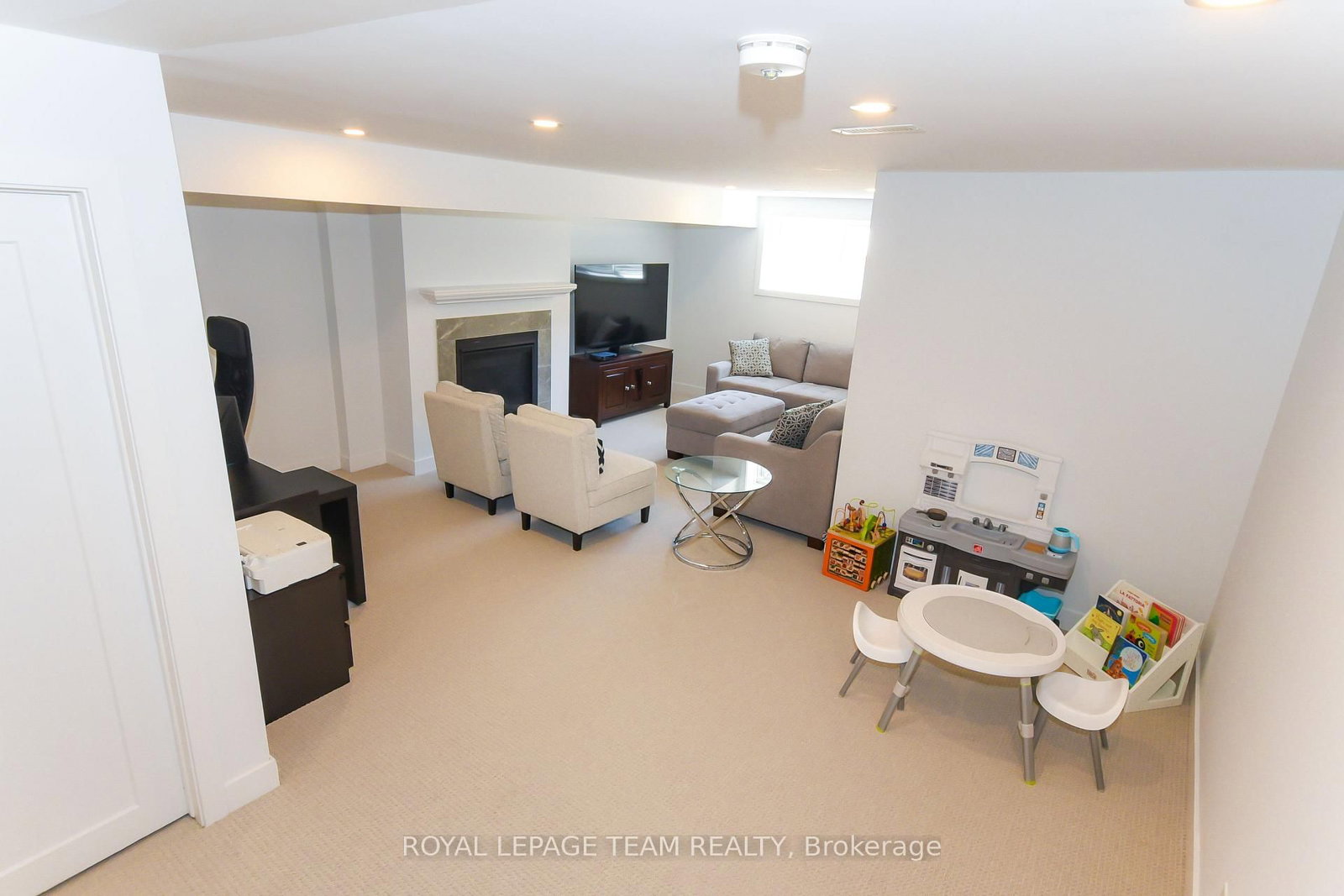 725 Capricorn Circle • Ottawa, ON photo 42