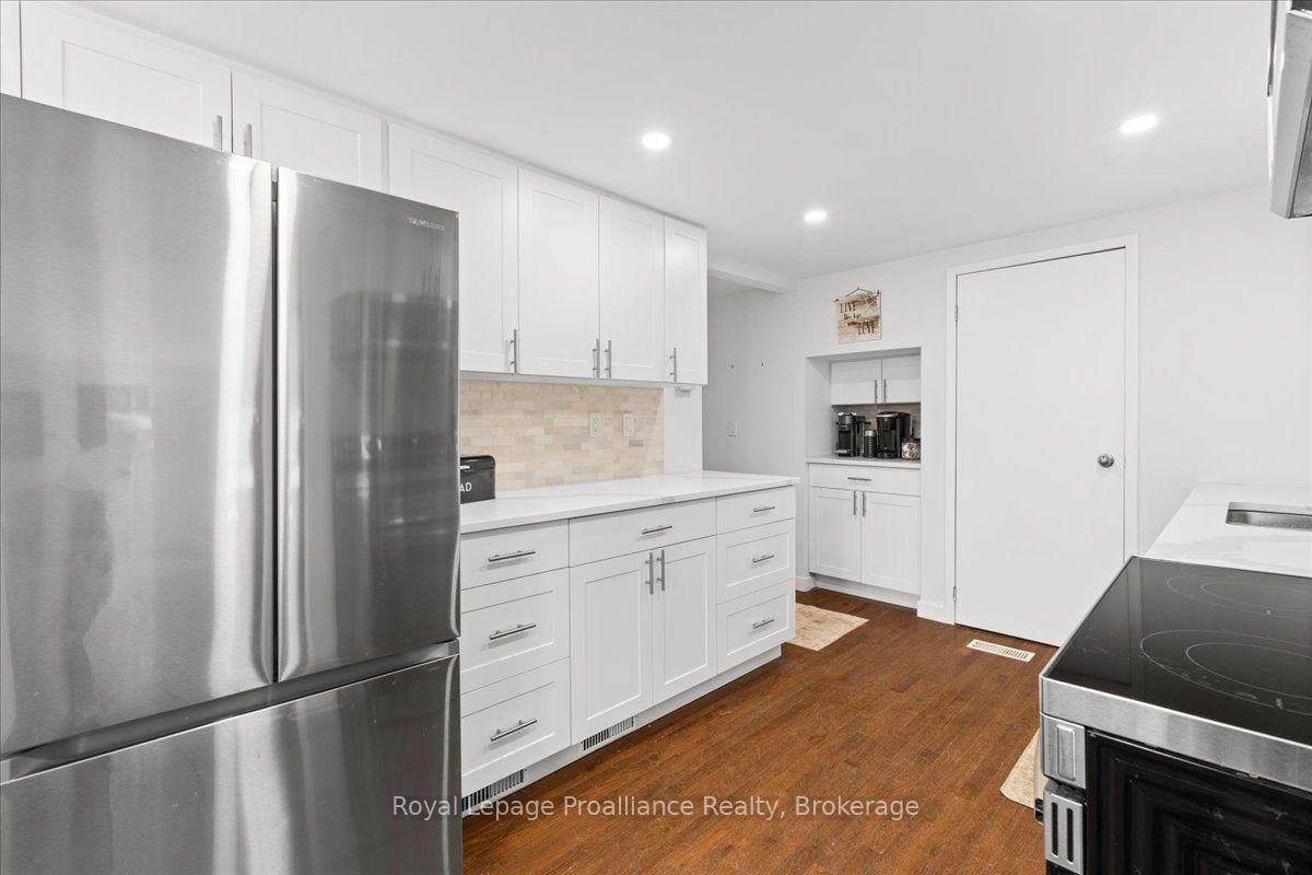 2307 County Rd 3 • Prince Edward County, ON photo 14