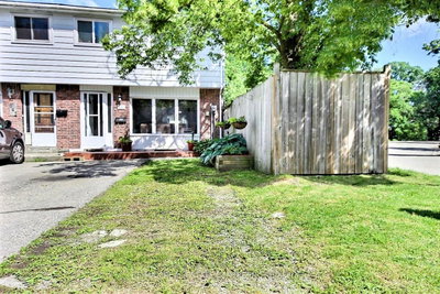 541 Parkview Crescent • Cambridge, ON photo 2