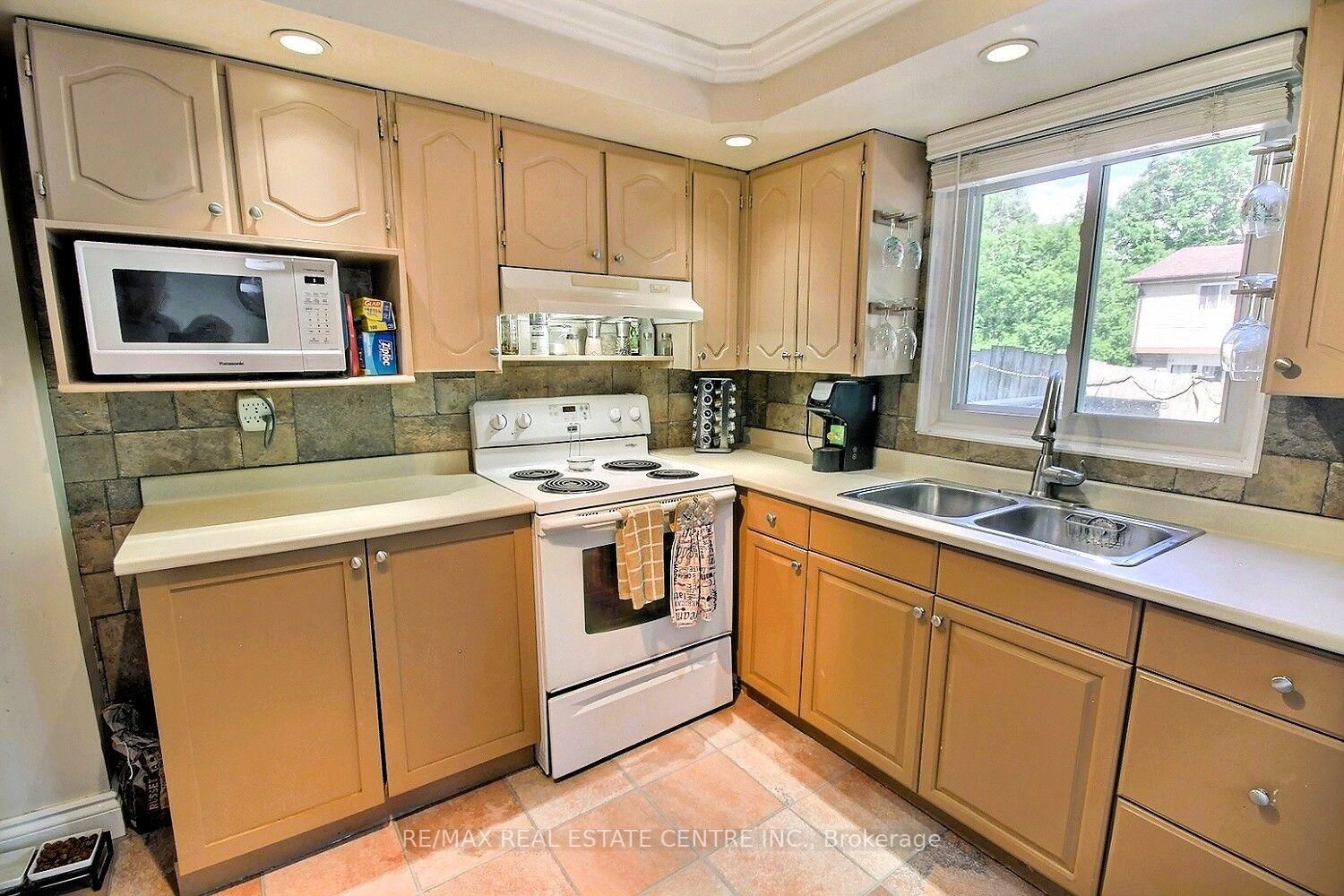 541 Parkview Crescent • Cambridge, ON photo 8