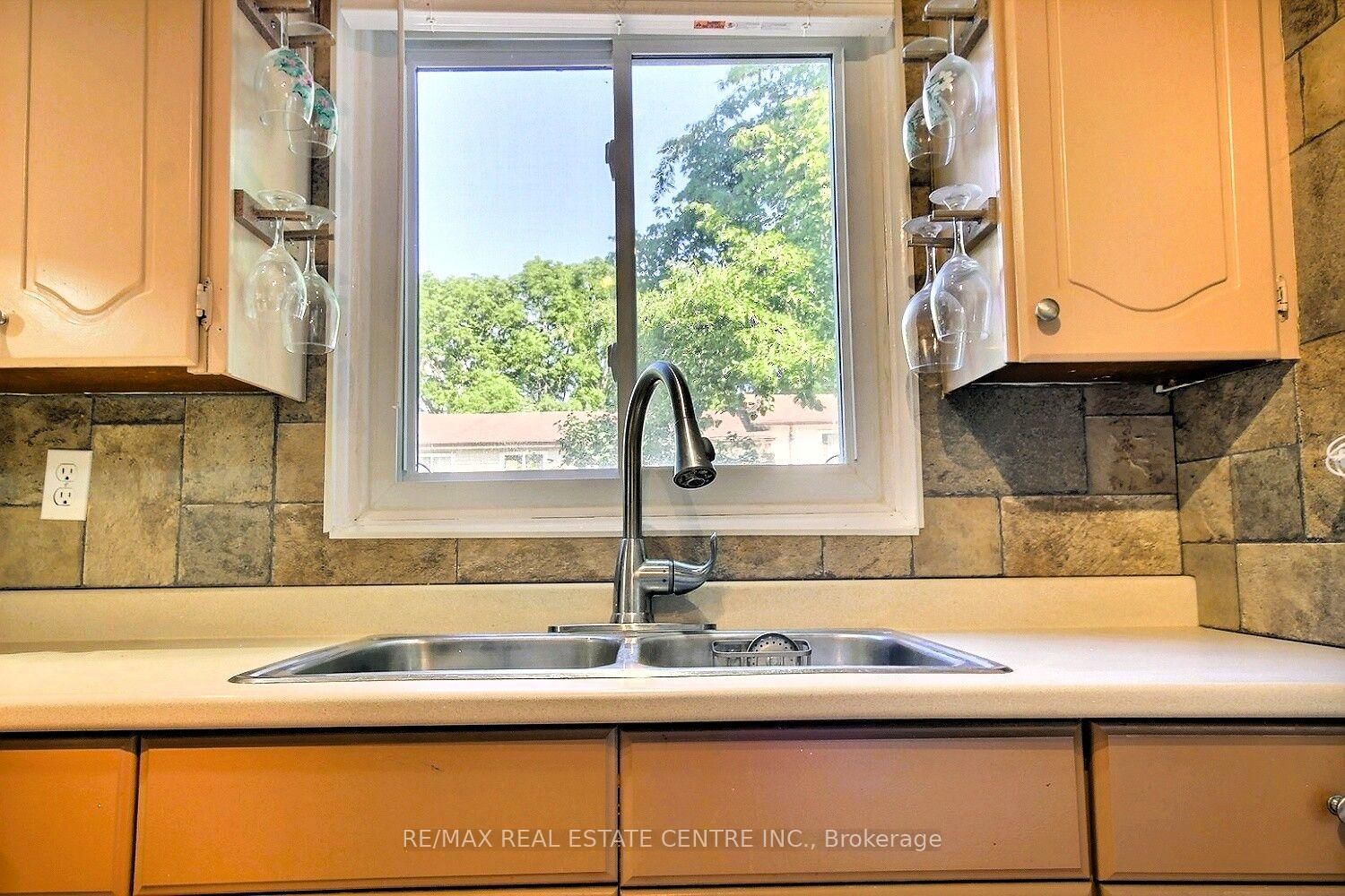 541 Parkview Crescent • Cambridge, ON photo 9