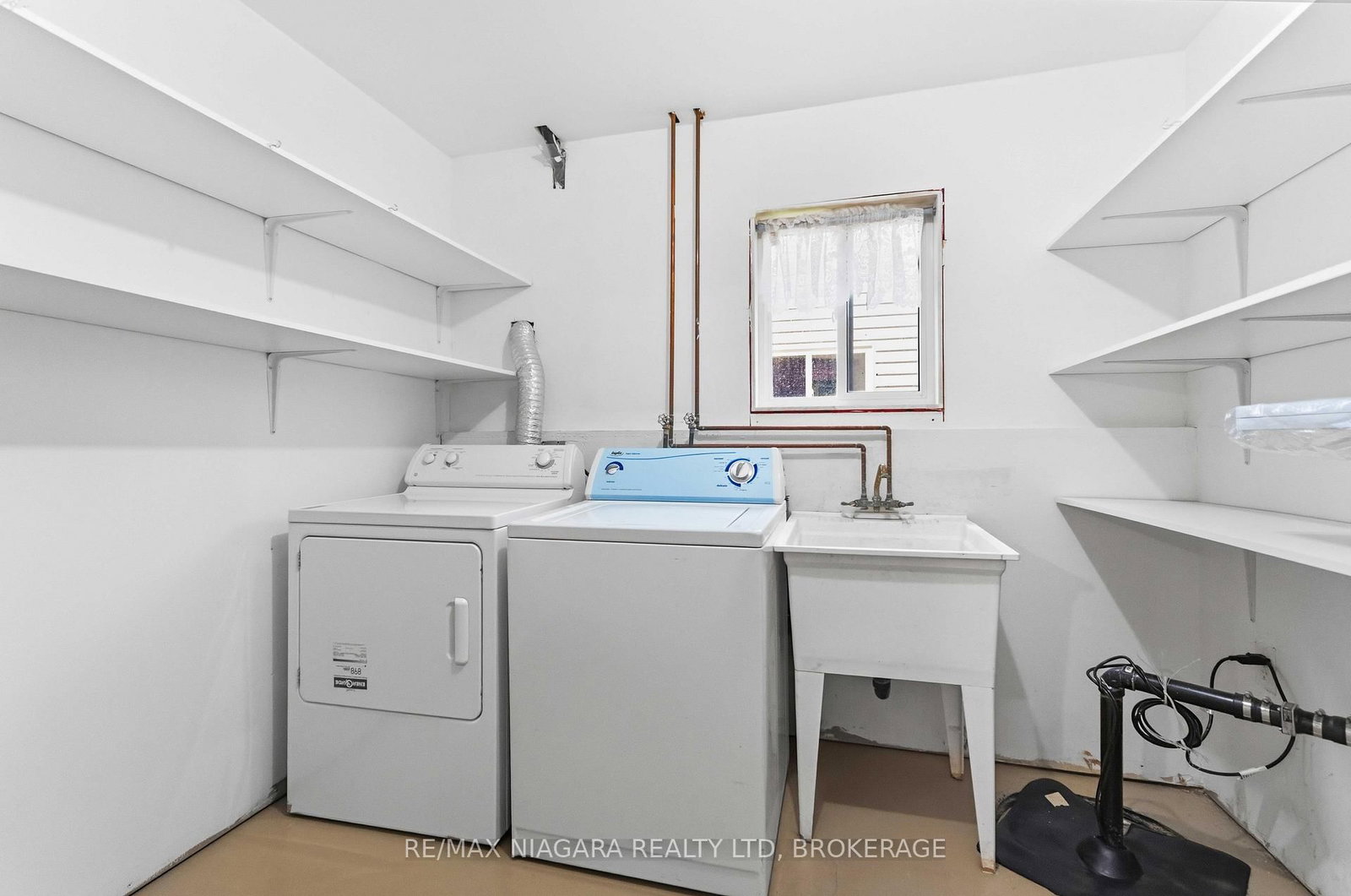 8253 Costabile Drive • Niagara Falls, ON photo 14
