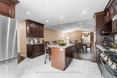 8253 Costabile Drive • Niagara Falls, ON photo 5