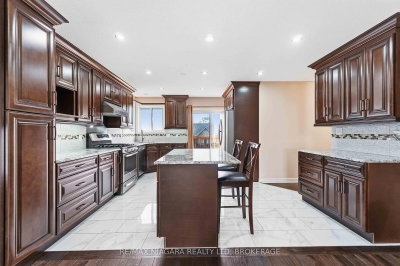 8253 Costabile Drive • Niagara Falls, ON photo 6