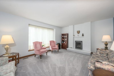 260 VILLAGE GREEN Avenue • London South, ON photo 3