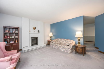 260 VILLAGE GREEN Avenue • London South, ON photo 4