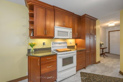 260 VILLAGE GREEN Avenue • London South, ON photo 9