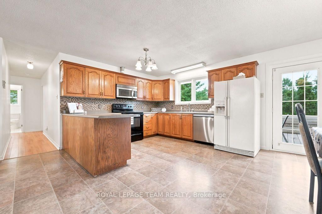 13 Springfield Drive • Cobden, ON photo 16