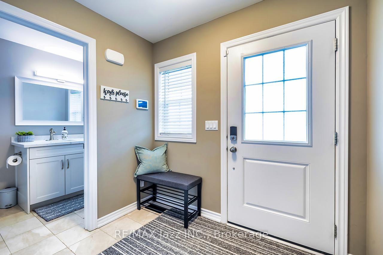 706 Ontario Street • Cobourg, ON photo 4