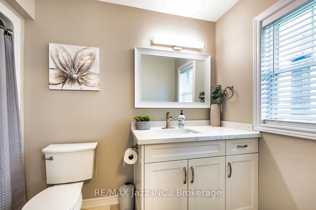 706 Ontario Street • Cobourg, ON photo 5