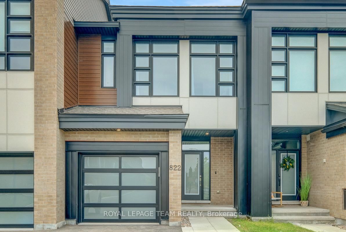 Front view of 822 Chipping Circle, Ottawa