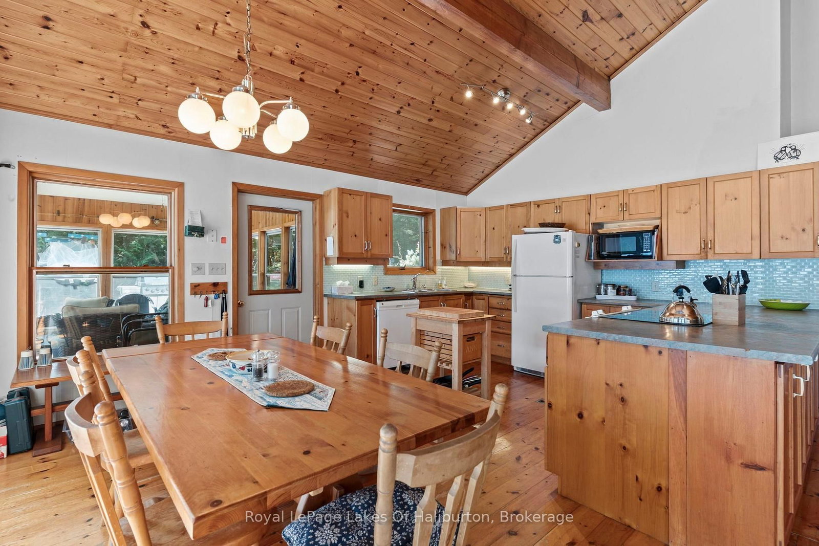 1035 Triple Creek Lane • Algonquin Highlands, ON photo 11