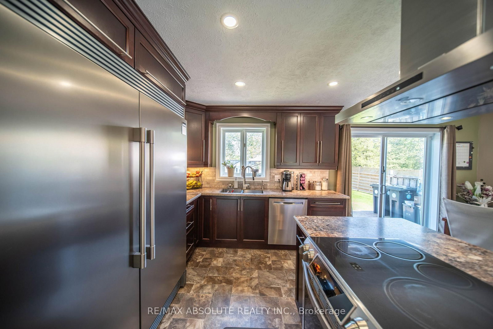 38 Duchesse Crescent • Russell, ON photo 15