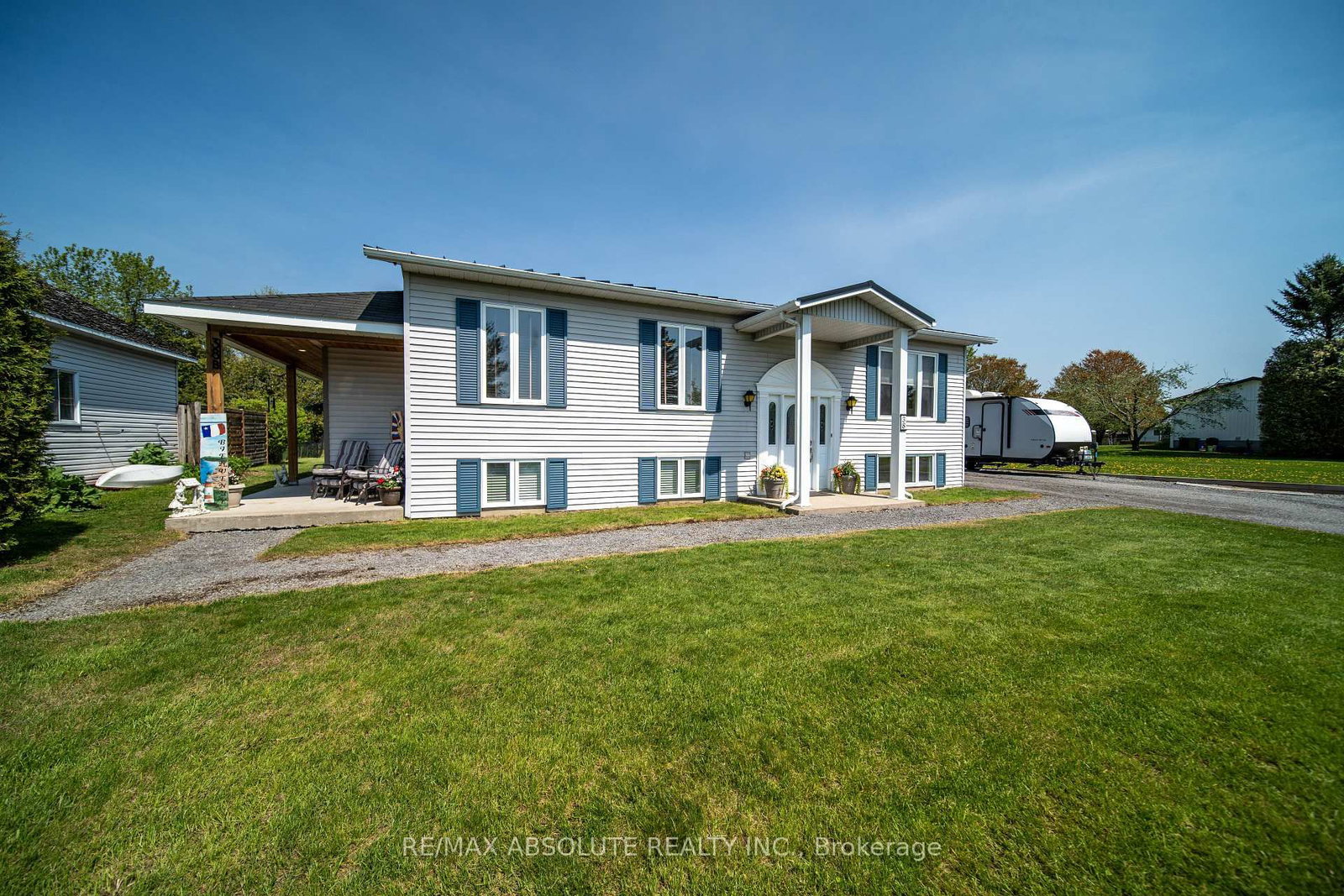 38 Duchesse Crescent • Russell, ON photo 3