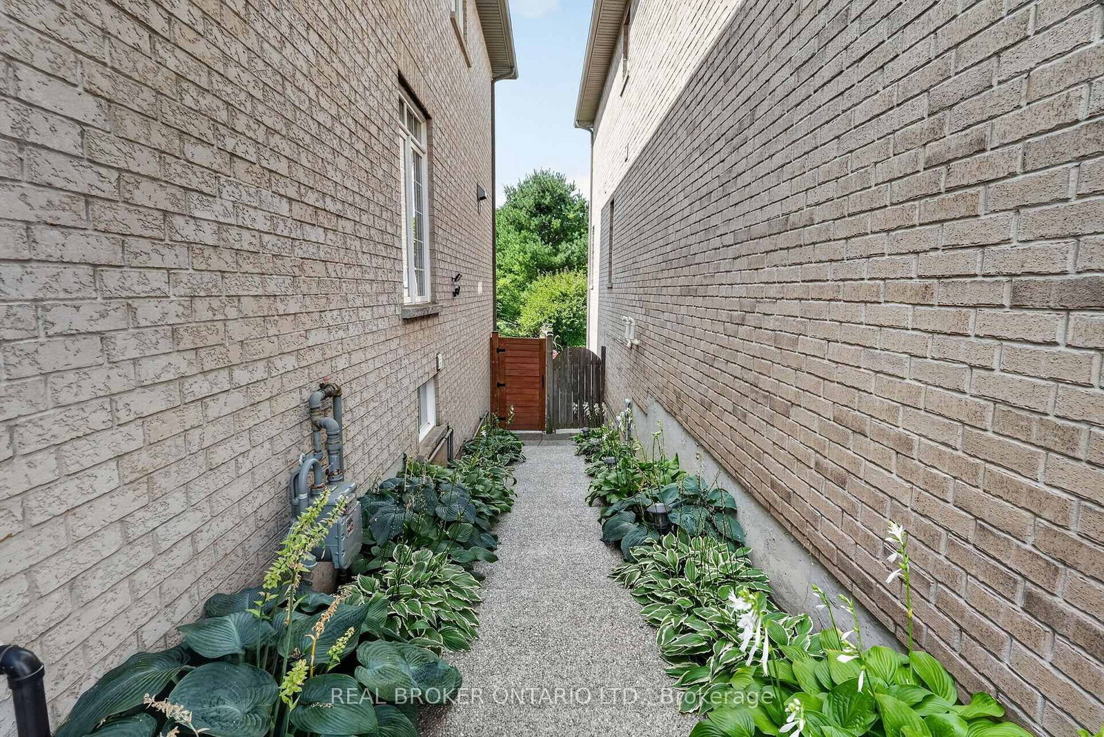 483 Valridge Drive • Hamilton, ON photo 47