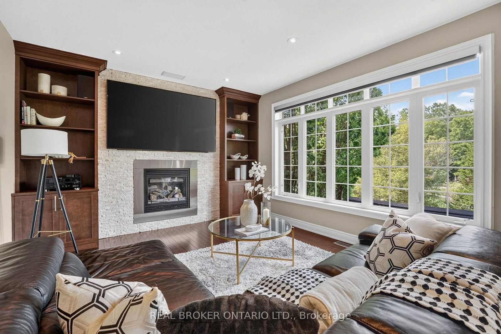 483 Valridge Drive • Hamilton, ON photo 6